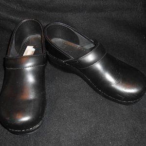 DANSKO Womans size 9  clog shoe